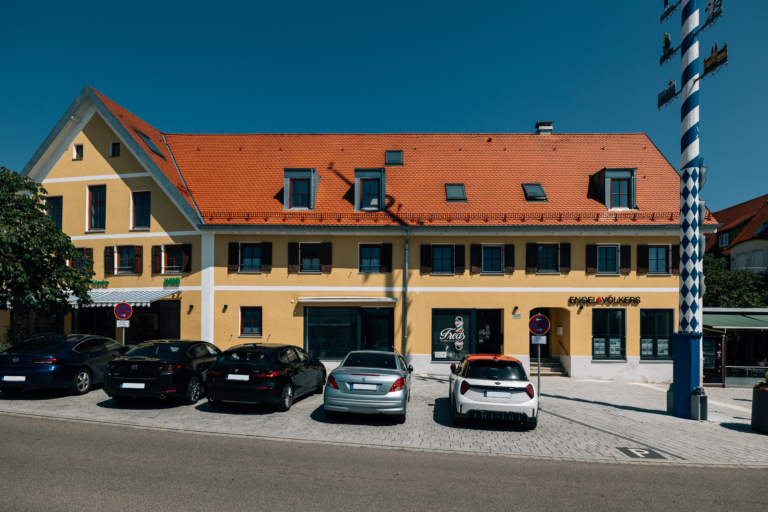 Apartamenty Linea: odnowiona kamienica z nowymi oknami i witrynami lokali usługowych